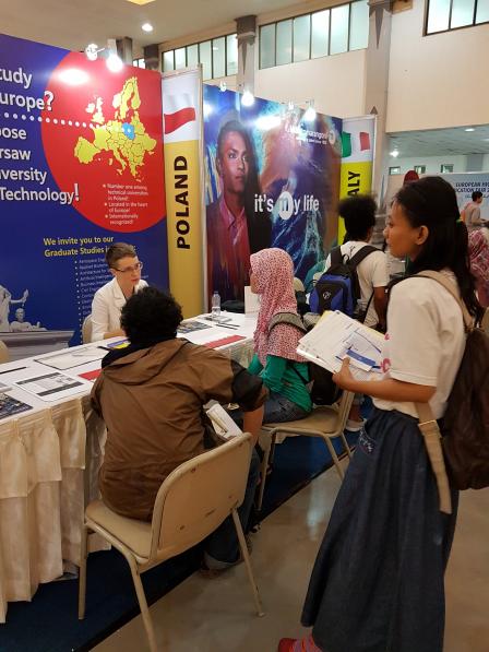 Politechnika Warszawska na targach edukacyjnych w Indonezji