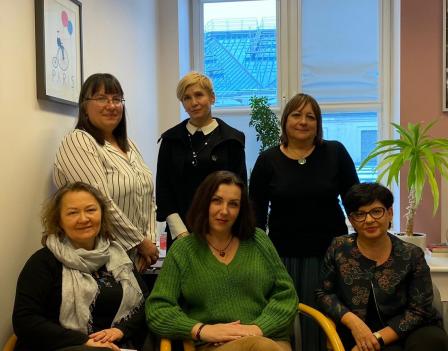 Stoją od lewej Anna Król, Oleksandra Stepaniuk, Dorota Chromińska, Nataliya Hots, Olga Demydenko, Lucyna Skwarko